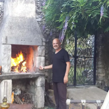 Mas De Lunet Bed and breakfast 3*